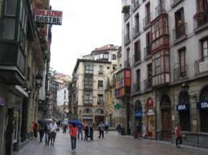 Apartamento Con Garaje Opcional Con 2 Banos Cerca Ayuntamiento Apartman Bilbao Kültér fotó