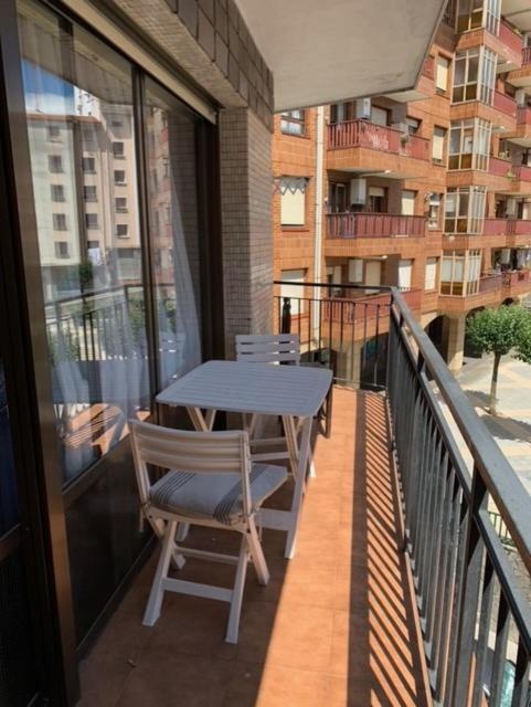 Apartamento Con Garaje Opcional Con 2 Banos Cerca Ayuntamiento Apartman Bilbao Kültér fotó